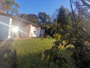 a backyard of a house with a grass yard at adBs Ferienhaus in Winterberg