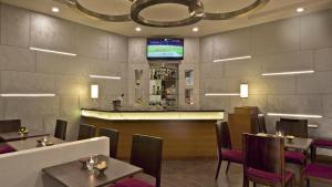 Lounge nebo bar v ubytování Nirwana Hometel Jaipur- A Sarovar Hotel