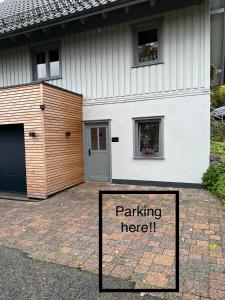 a house with a parking here sign in front of it at Ferienwohnung Derscheid in Much