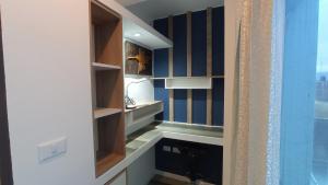 a room with a closet with blue and white walls at La Casa de Justi in Huancayo