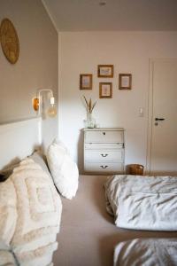 a bedroom with a bed and a dresser with towels at Schlaf-Scheune auf Islandpferdehof im Grünen in Steinau an der Straße
