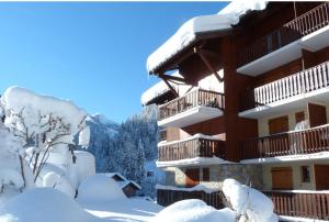a building covered in snow with snow covered trees at Appartement centre, 4 personnes, 1 chambre, 1 coin montagne - VLII48 in Beaufort +3 photos