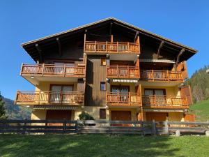 a large wooden building with balconies on it at Appartement lumineux, 4 personnes, 1 chambre - OCII10 in Beaufort