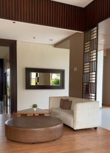 Galeri foto UppeRoom Azalea Cikarang di Kedungg