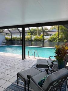 Swimmingpoolen hos eller tæt på Naples Luxury 4BDR+Den POOL Home