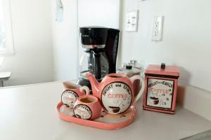 The Peak Mt Washington - Large 2bd Apt w A View的咖啡和沏茶工具