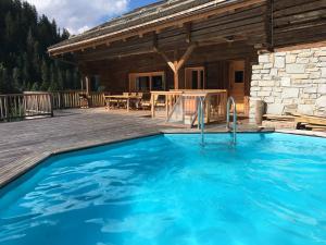 Kolam renang di atau dekat dengan Appartement dans chalet, 9 personnes, 3 chambres, 1 mezzanine - CH30BIS