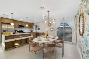 Photo de la galerie de l'établissement Rather Be Designer Casa by Rather Be Properties, à Desert Hot Springs 49 autres photos