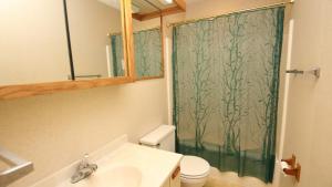 Koupelna v ubytování OCEANFRONT, 1 BR, Ocean Views, Community Pool and Beach Accesses, C204A, Surfside Paradise