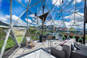 a glass house with a view of the mountains at Mirror Glamping in Sesquilé