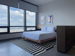 Be Grand by Wynwood House客房内的一张或多张床位