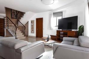 2 Bedroom Duplex 8 with Balcony