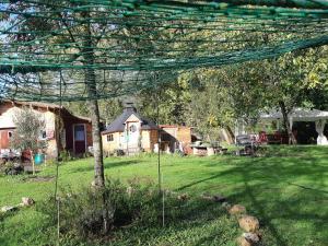 Taman di luar 1 Bed Cabin - Sleeps 4 - Pets - Lake - Wifi +7 gambar