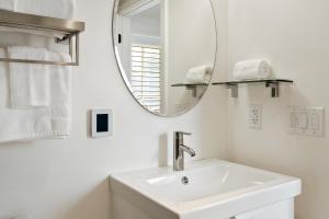 O baie la Boutique Room steps from Downtown Mall Rose Jean - Room 4
