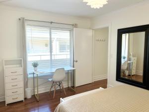 Modern 1BR apt in the heart of downtown Wilmington客房内的一张或多张床位