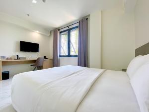 Postel nebo postele na pokoji v ubytování The Luxe Hotel Châu Đốc