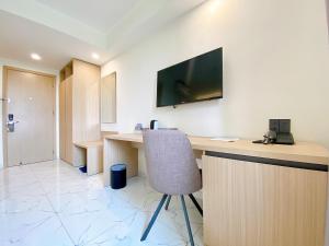 TV a/nebo společenská místnost v ubytování The Luxe Hotel Châu Đốc