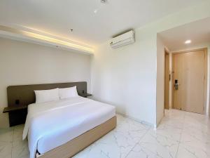 Postel nebo postele na pokoji v ubytování The Luxe Hotel Châu Đốc