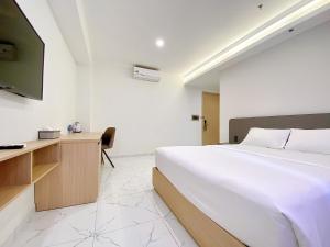 TV a/nebo společenská místnost v ubytování The Luxe Hotel Châu Đốc