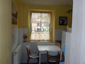 a small kitchen with a table and a window at Ferienwohnung Zesch am See in Zossen