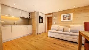 Imhof Alpine B&B Apartments的厨房或小厨房