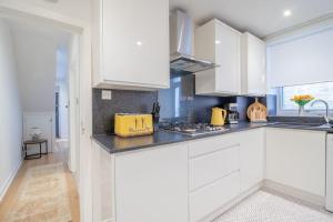 Kuchyň nebo kuchyňský kout v ubytování Henry Bell - Cosy 2-bedroom cottage + 23 fotografií