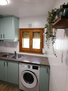 Kuchyň nebo kuchyňský kout v ubytování Apartament Turístic Campdevànol
