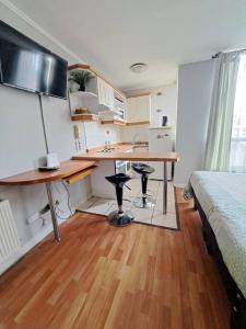 a small room with a desk and a bed at Studio metro moneda in Santiago