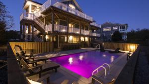 A piscina localizada em DB2, Latitude Adjustment- Oceanside, Private Pool, Rec Room, Poolside Bar ou nos arredores
