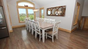 Foto da galeria de DB2, Latitude Adjustment- Oceanside, Private Pool, Rec Room, Poolside Bar em Duck