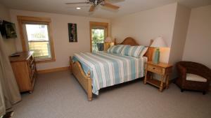 Cama ou camas em um quarto em DB2, Latitude Adjustment- Oceanside, Private Pool, Rec Room, Poolside Bar