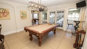 Biliár nebo kulečník v ubytování KD2, Grande Luxxe- Oceanfront, 11 BRs, Pool, Theater Rm, Elev, Game Rm