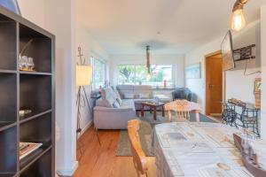 a living room with a couch and a table at Heimathafen in Husum