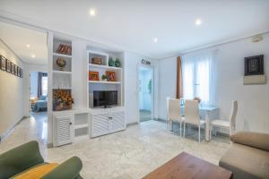 a living room with a television and a dining room at Zafiro Apartment&Parking in the historical centre in Córdoba