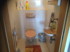 Koupelna v ubytování Zimmer zur ehemaligen Weinstube