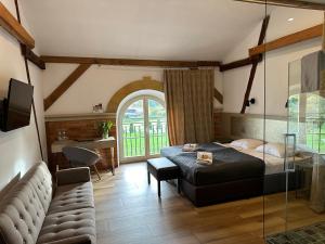 a bedroom with a bed and a living room at Stary Folwark Machnice in Machnice