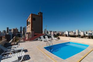Bazén v ubytování Hotel Flat Petras Residence nebo v jeho okolí