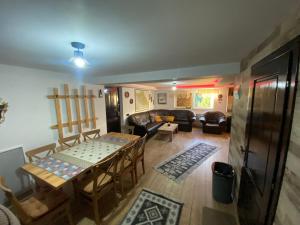 a living room with a table and a couch at Cabana din Munți in Borşa