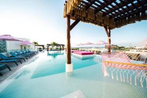 Bazen u objektu Hotel The Palm ili u blizini
