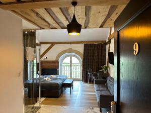 a living room with a bed and a couch at Stary Folwark Machnice in Machnice