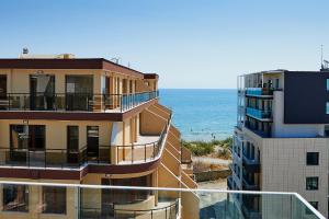 A general sea view or a sea view taken from az apartmanhoteleket