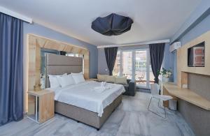 A bed or beds in a room at Botabara Del Mar Boutique