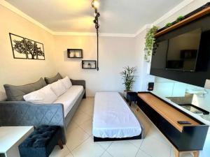 a living room with a couch and a tv at Apto Flat no Morumbi com Vista Incrível ! in Sao Paulo