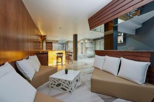 A seating area at Botabara Del Mar Boutique