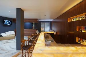 A television and/or entertainment centre at Botabara Del Mar Boutique