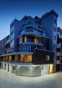 The building in which az apartmanhoteleket is located