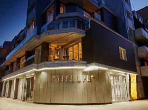 The building in which az apartmanhoteleket is located
