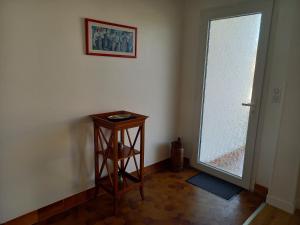 a room with a table and a large window at La chalossaise in Saint-Paul-lès-Dax +1 photo