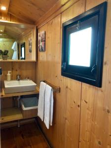 a bathroom with a sink and a window at Quinta Lamosa Agroturismo in Arcos de Valdevez