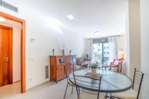 A seating area at Jouvacations apartamento Joanot